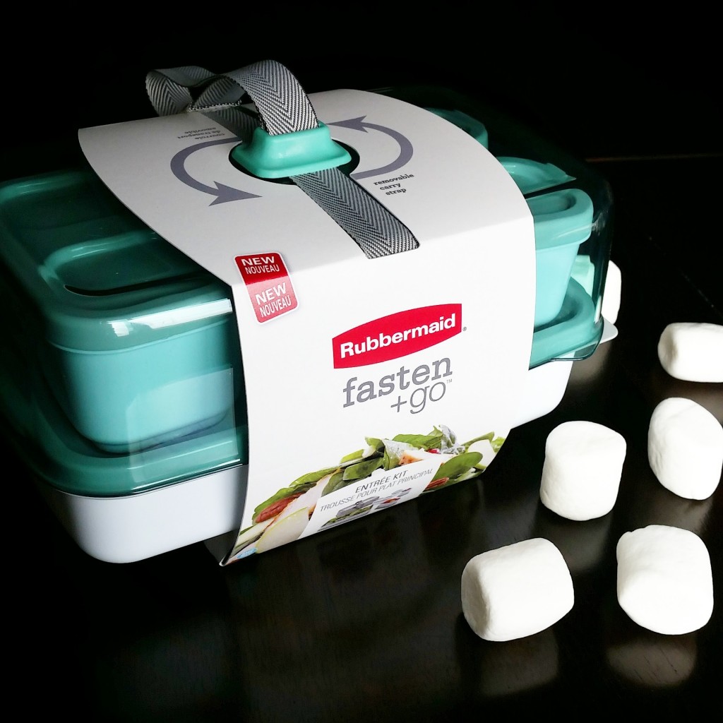Put together these Marshmallow+Chocolate Pop to-go kits using the new Rubbermaid's fasten + go entree kit. DIY by The Marshmallow Studio22